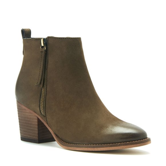 LIKE NEW Blondo waterproof ankle booties - Picture 1 of 12